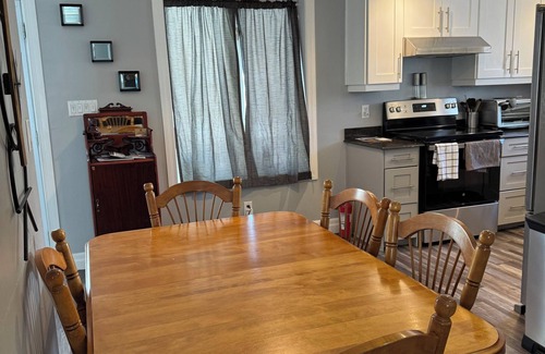 Algoma District House | The Gryphon - Elliot Lake - 6-8 people