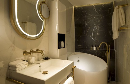 Westminster Hotel | The Guardsman Hotel and Residences