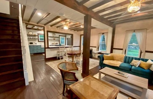 Valois House | The Guest House at Peach Orchard