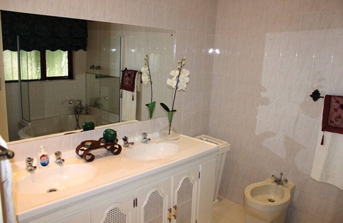 UPhongolo House | The Guest House Pongola