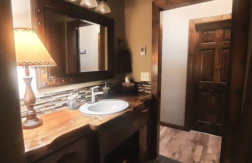 Rexford House | The Guesthouse at Lark Meadow Farm on acreage with sunset & mountain views!