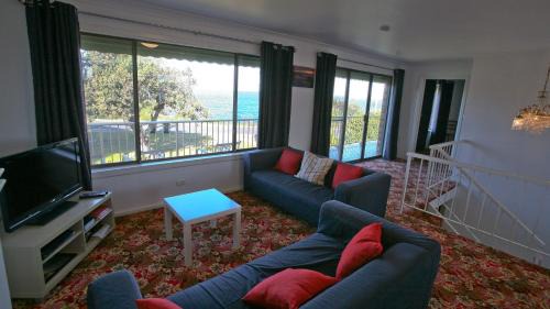 Bermagui House | The Gull Ocean views family home Bermagui