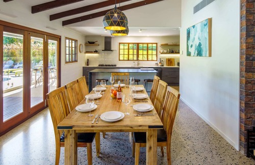 Kiels Mountain House | The Hideaway - Chic Farmhouse 15min to beaches