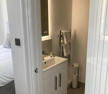 Meads Bed & Breakfast | The Halcyon
