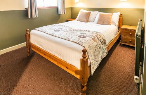 Mudford Hotel | The Half Moon Inn and Country lodge