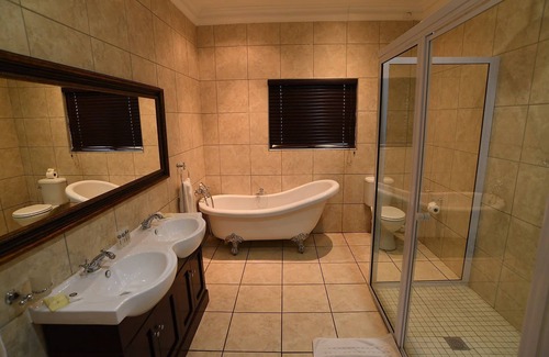 Kimberley Hotel | The Halfway House Hotel