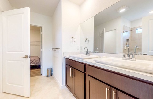 Stuart House | The Hammocks Modern Treasure Coast Home, Peloton & EV Charger - Dog-Friendly