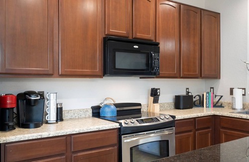 Gilbert House | "THE HAMPTON" Gilbert I Designer Style + Comfort I 3bed/2.5bath