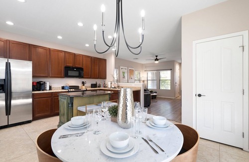Gilbert House | "THE HAMPTON" Gilbert I Designer Style + Comfort I 3bed/2.5bath