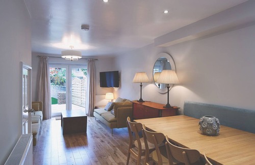 Elephant and Castle Apartment | The Hampton Residence