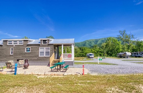 Gatlinburg - Pigeon Forge House | The Happy Shack cottage