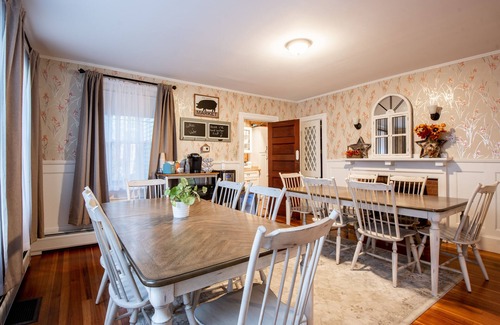 Kennebunkport Bed & Breakfast | The Harbor Inn