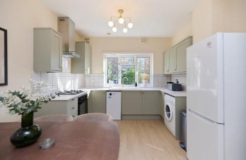 Harlesden Apartment | The Harlesden Retreat - Stunning 1BDR with Garden