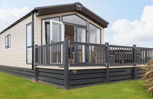 Truro Cabin | THE HARTLAND LODGE, family friendly, with pool in Goonhavern