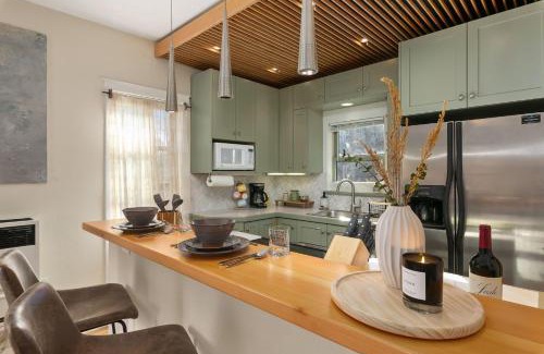 Martinez Park House | The Hattie House in Old Town - Walk Everywhere!