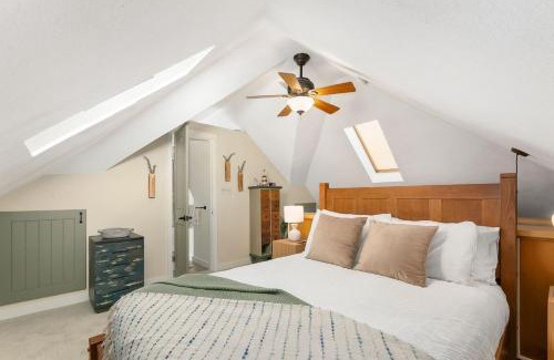 Martinez Park House | The Hattie House in Old Town - Walk Everywhere!