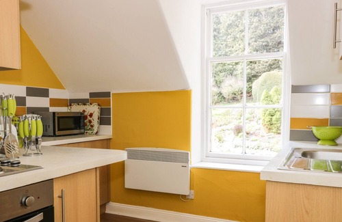 Jedburgh Apartment | THE HAYLOFT APARTMENT, romantic, with a garden in Jedburgh