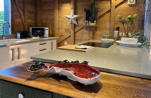 Ware House | The Hen House: Cosy Retreat, Scenic Countryside