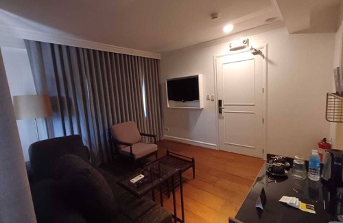 Bagong Lipunan Ng Crame Hotel | The Henry Suites MiraNila Quezon City