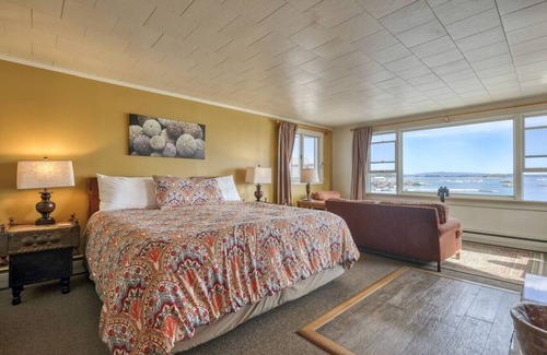 Stonington House | The Heritage - Inn on the Harbor