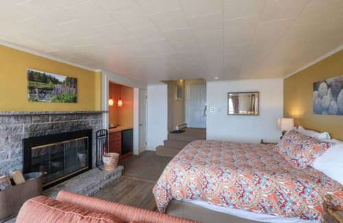 Stonington House | The Heritage - Inn on the Harbor