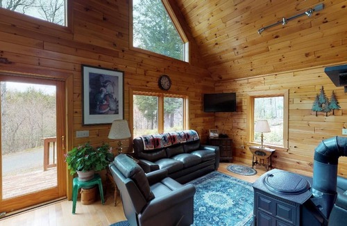 Beaver Cove Cabin | The Hidden Cabin (Close Access to Moosehead Lake!)