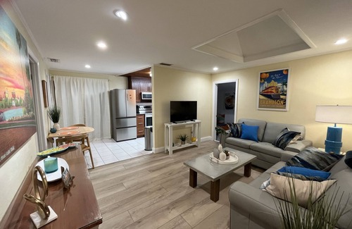 College Park Cottage | THE HIDEAWAY AT COLLEGE PARK