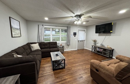 Thayer House | The Hideaway House is a newly remodeled 3 bed 1 bath with cozy and calm living!