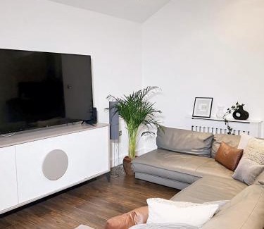 Gillingham House | The Hideout