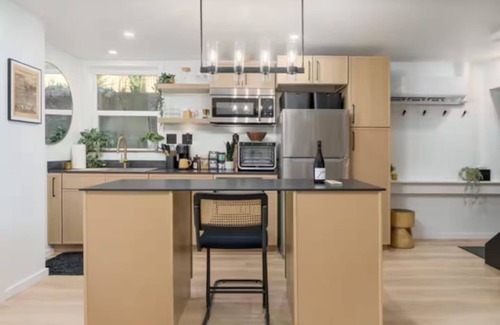 West Eugene Apartment | The Hideout-MidCentury MidTown