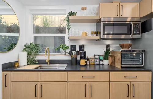 West Eugene Apartment | The Hideout-MidCentury MidTown
