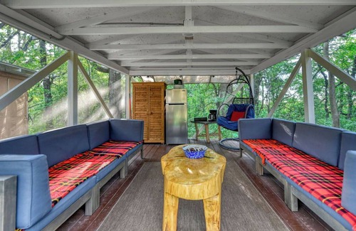 East Troy Apartment | The Hilton - Group Platform Tent Glampsite