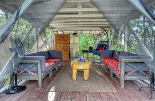 East Troy Apartment | The Hilton - Group Platform Tent Glampsite