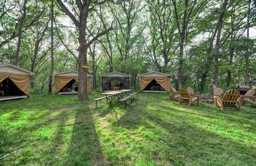 East Troy Apartment | The Hilton - Group Platform Tent Glampsite
