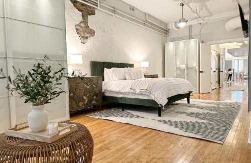 Downtown Cincinnati Apartment | The Historic Lyric Presidential Suite
