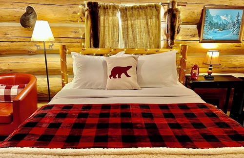 Susitna North Cabin | The Hobbit Cabin ! lake front , cozy and unique