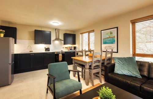 Queens Quarter Apartment | The Hockney- 2 bd Hip Ap. Ultra Fast WIFI