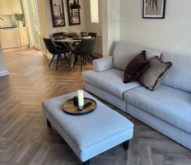 Belfast House | The Hollow