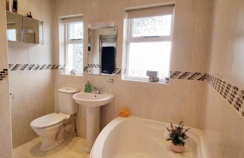 Bushmills House | - The Holly Tree House -