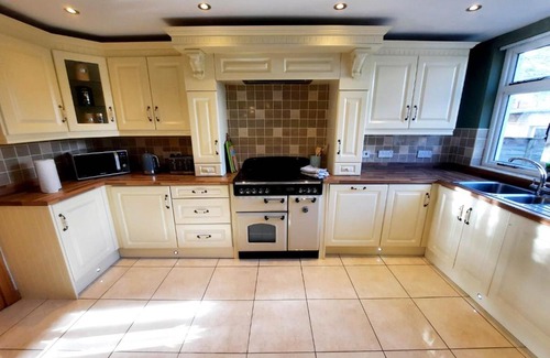 Bushmills House | - The Holly Tree House -