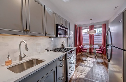 Charlotte Apartment | The Home Collection - Lamar Avenue