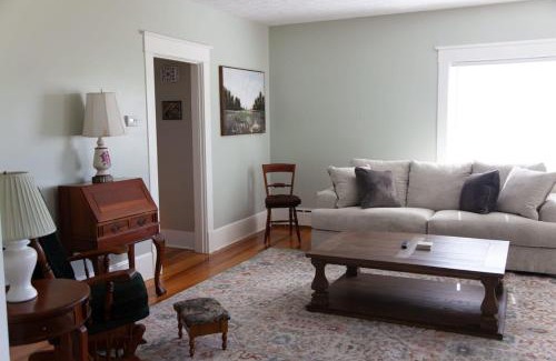 Geneva House | The Homestead Historic Charm & Big Backyard