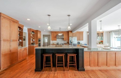 Kauneonga Lake House | The Homestead Main House: Lakefront Fun—Sleeps 22!