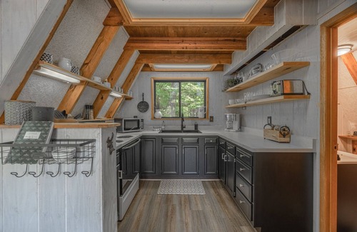 Wright City Ski Chalet | The Honey Bee Inn by Innsbrook Vacations!