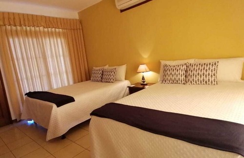 Puerto Quetzal Hotel | The Hook Lodge