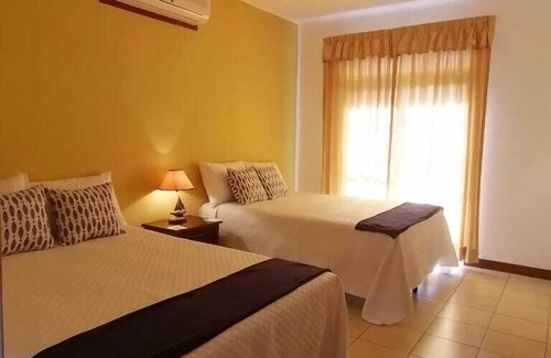 Puerto Quetzal Hotel | The Hook Lodge
