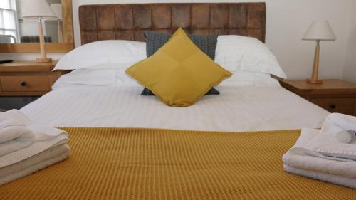 Llangattock Bed & Breakfast | The Horseshoe Inn