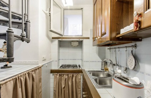 Quartieri Spagnoli House | The house is located in the heart of Naples, close to via Toledo and via Chiaia.