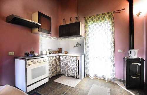 Otricoli Apartment | THE HOUSE OF THE ROSES Umbrian countryside, delightful vacation home, rose garden orchard