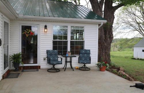 Bardstown House | The Hutch